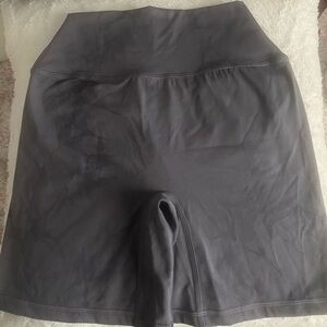 Alphalete Alphalux Wonder Short 6" in Misty Lilac size Small